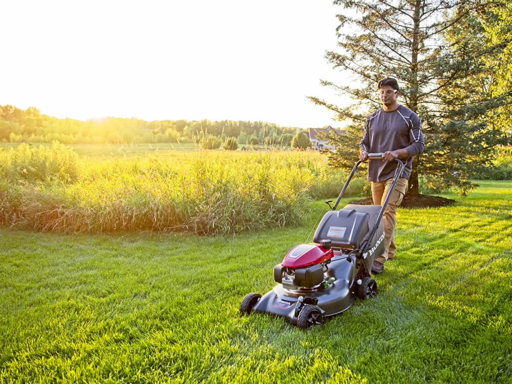 21 In. Steel Deck Self Propelled 3-in-1 Lawn Mower with GCV170 Engine Auto Choke and Smart Drive HRN216VKA from Honda