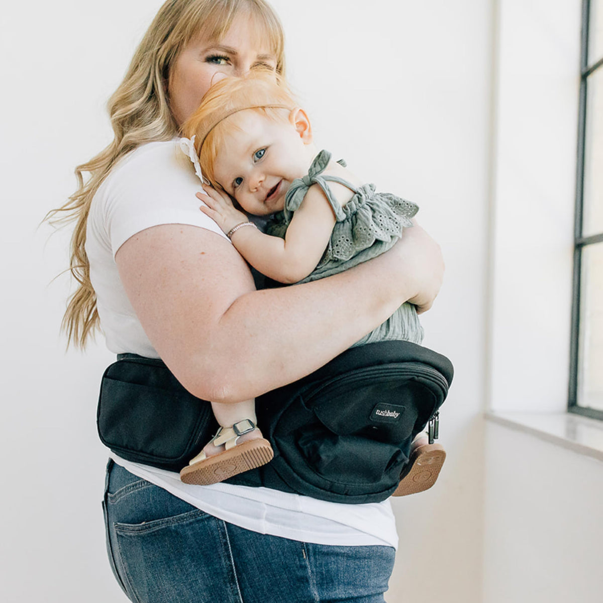 TUSHBABY Original Hip Seat Baby Carrier - Lightweight & Safe