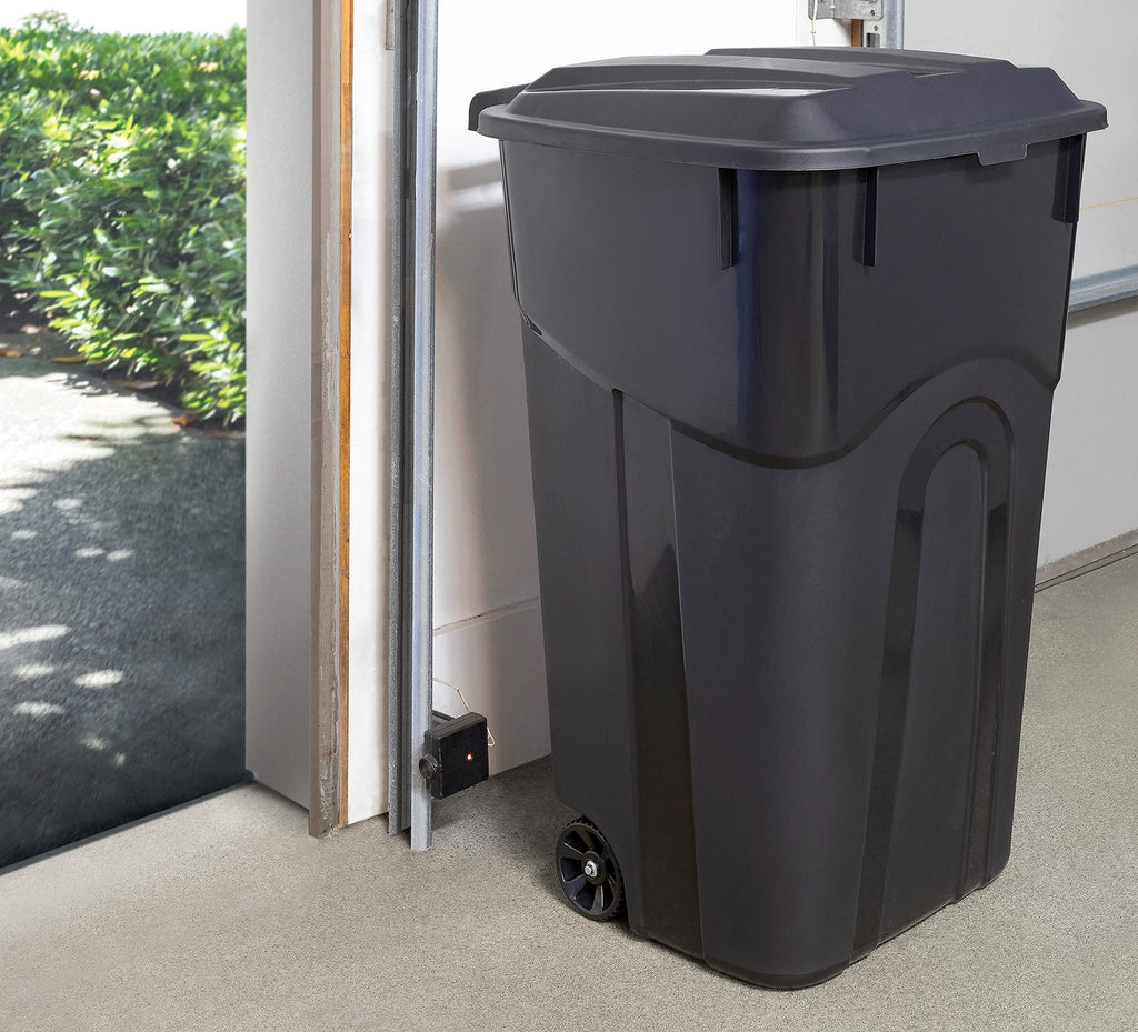 UNITED SOLUTIONS 32 Gallon Wheeled Outdoor Garbage Can - 2 Pack