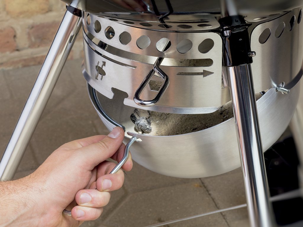 WEBER Original Kettle 22-Inch Charcoal Grill - Black
